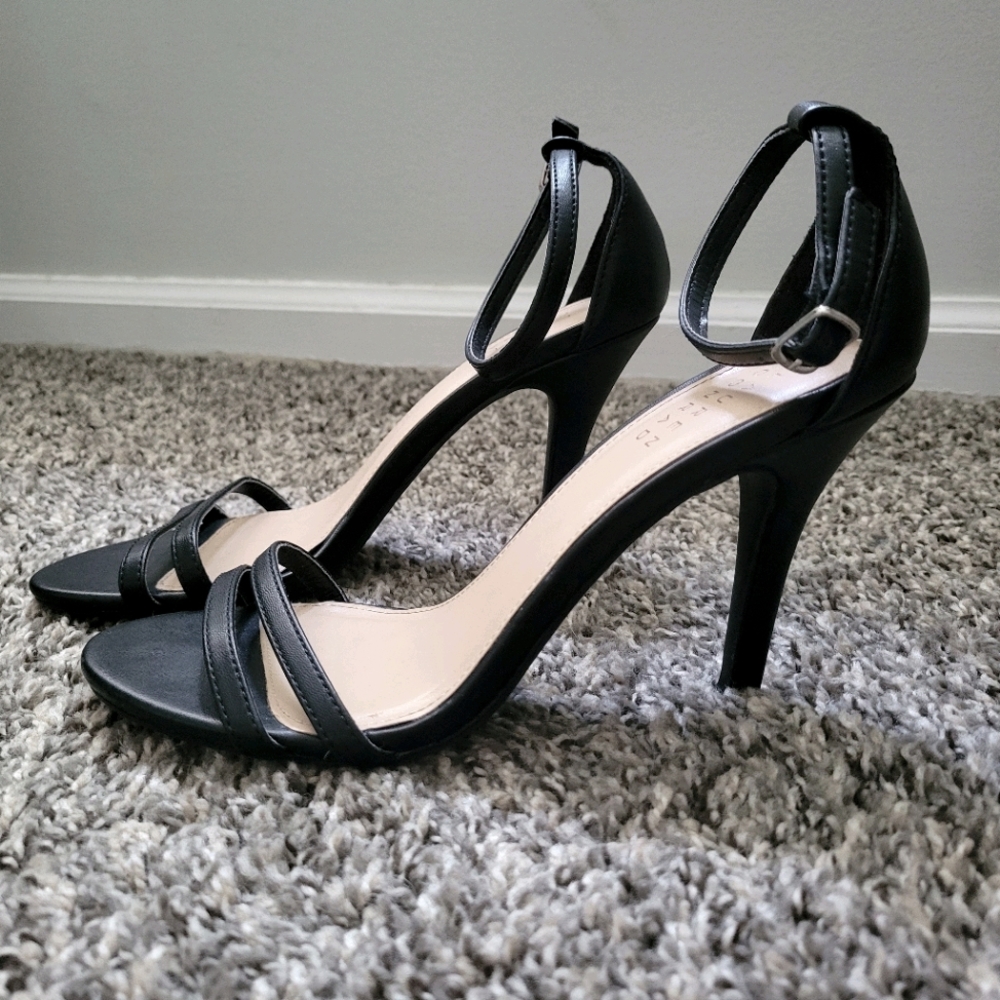 Sz. 9 Lauren Conrad Black Strappy Heels